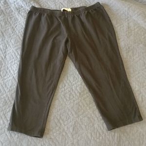 Black capri leggings